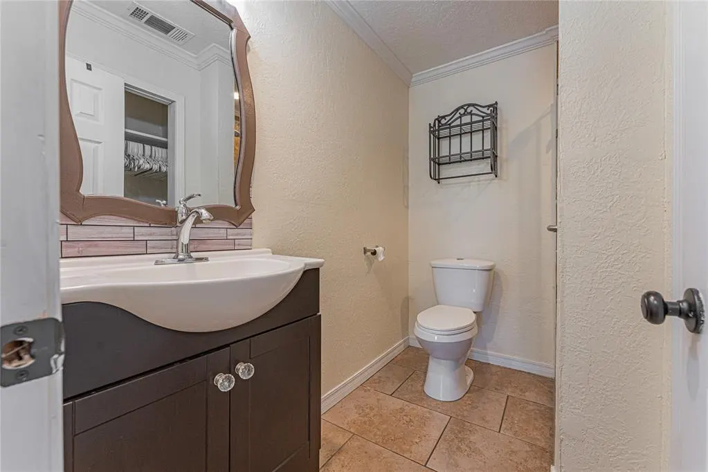 Photo 18 — 409 S 15th Street, Clinton, OK 73601