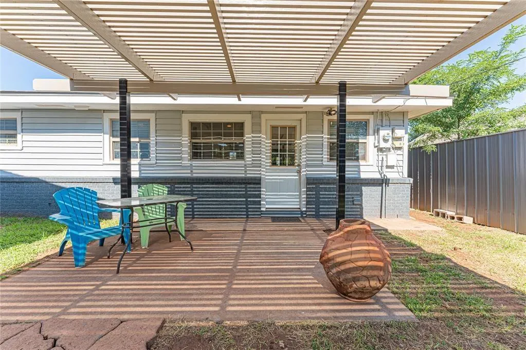 Photo 22 — 409 S 15th Street, Clinton, OK 73601