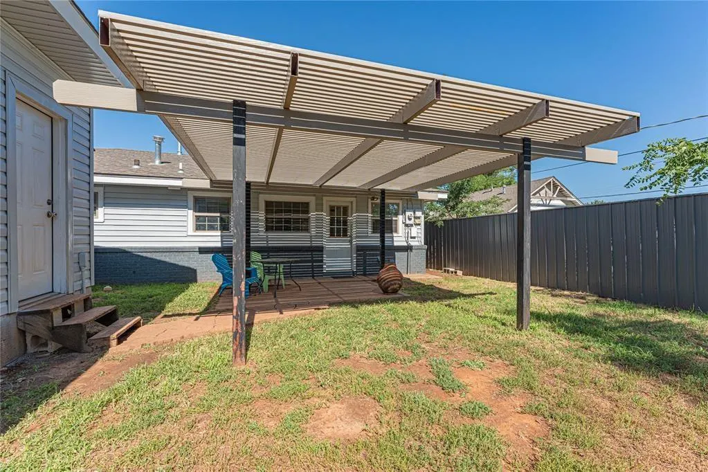 Photo 23 — 409 S 15th Street, Clinton, OK 73601