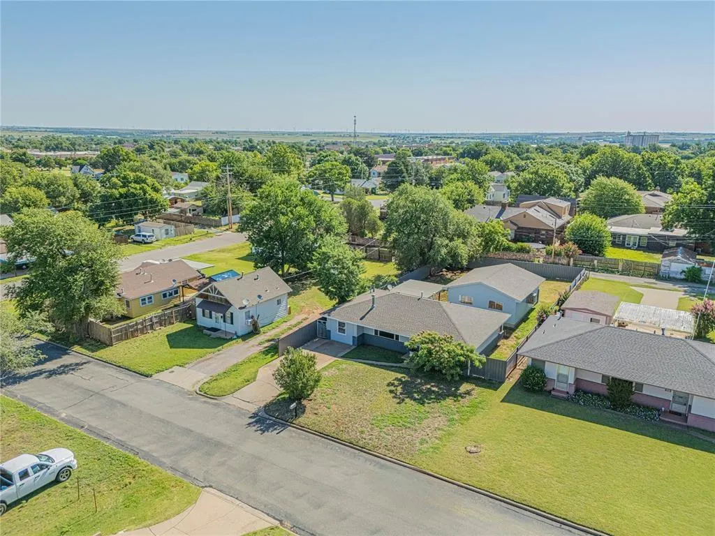 Photo 25 — 409 S 15th Street, Clinton, OK 73601