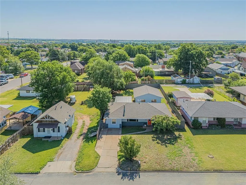 Photo 26 — 409 S 15th Street, Clinton, OK 73601
