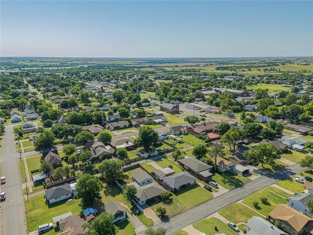 Photo 27 — 409 S 15th Street, Clinton, OK 73601