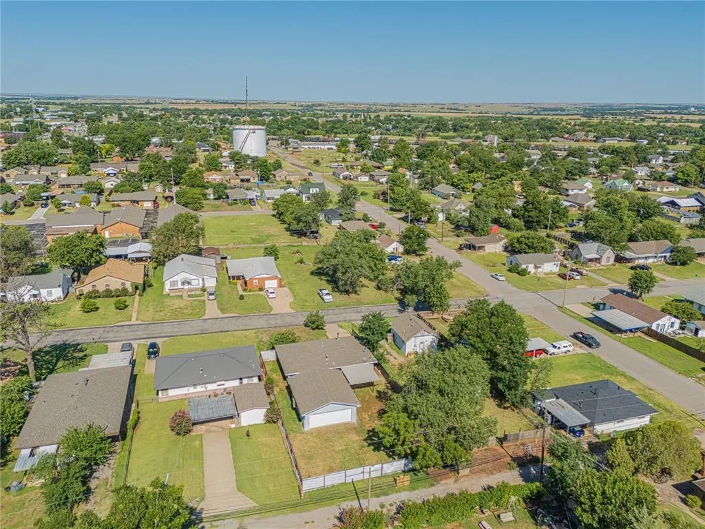 Photo 28 — 409 S 15th Street, Clinton, OK 73601