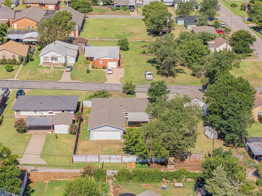 Photo 29 — 409 S 15th Street, Clinton, OK 73601