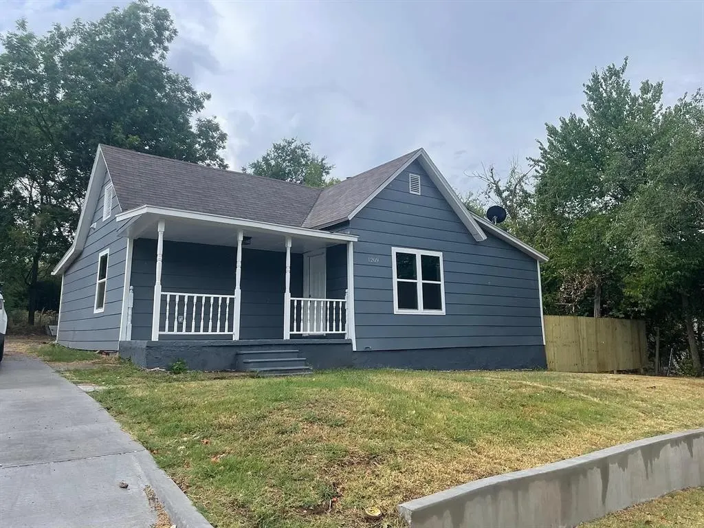 Front exterior — 1209 E Whittaker Street, Shawnee, OK 74801