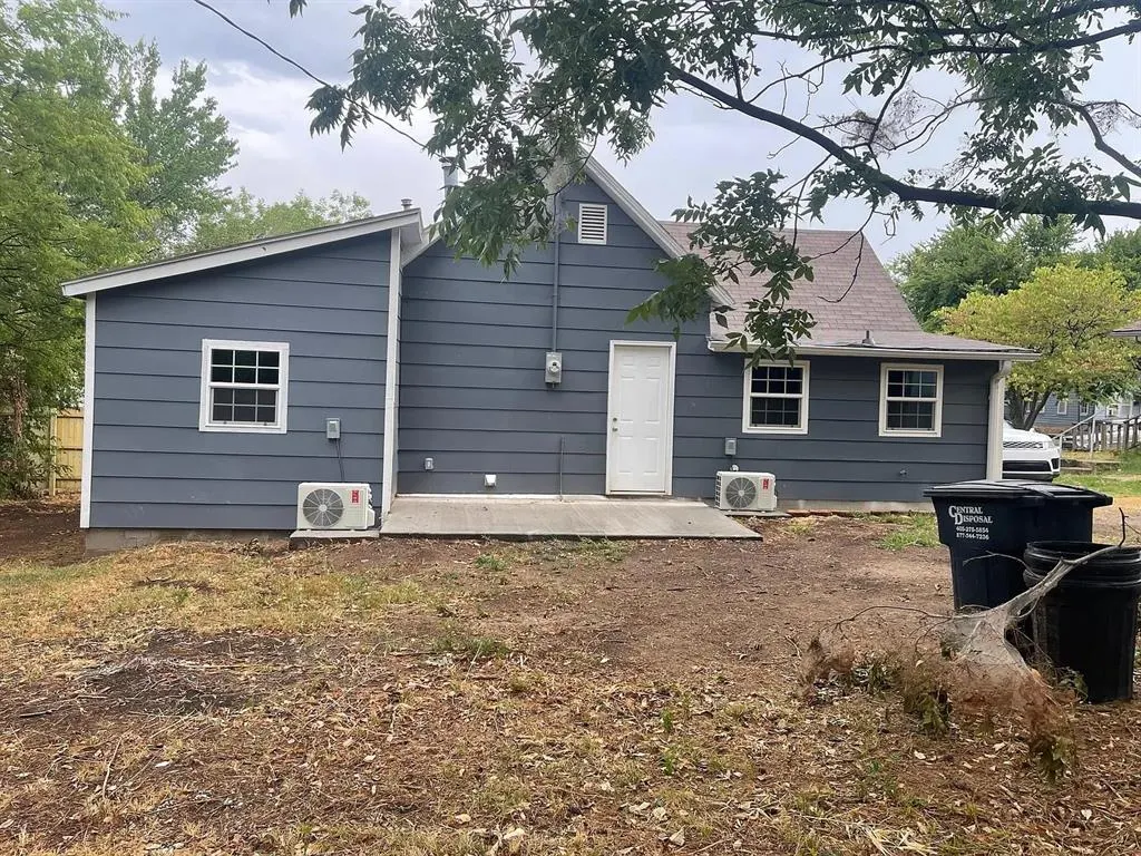 Photo 2 — 1209 E Whittaker Street, Shawnee, OK 74801