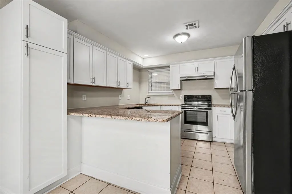 Photo 5 — 1104 NE 5th Street, Moore, OK 73160