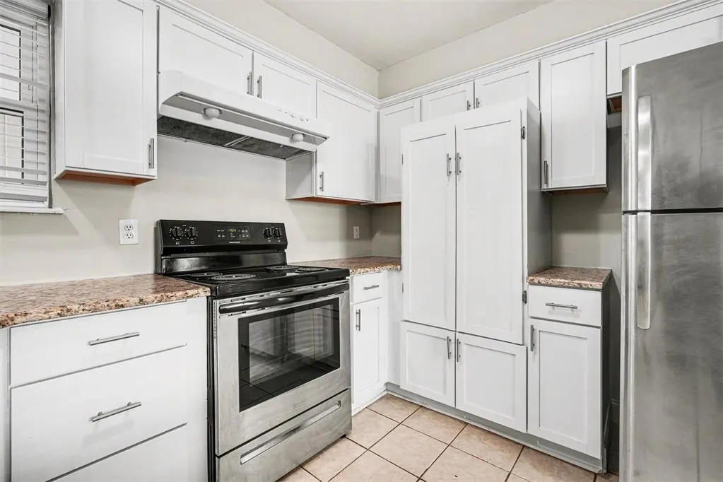 Photo 6 — 1104 NE 5th Street, Moore, OK 73160