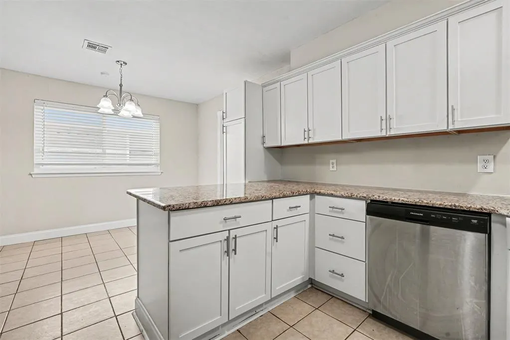 Photo 7 — 1104 NE 5th Street, Moore, OK 73160