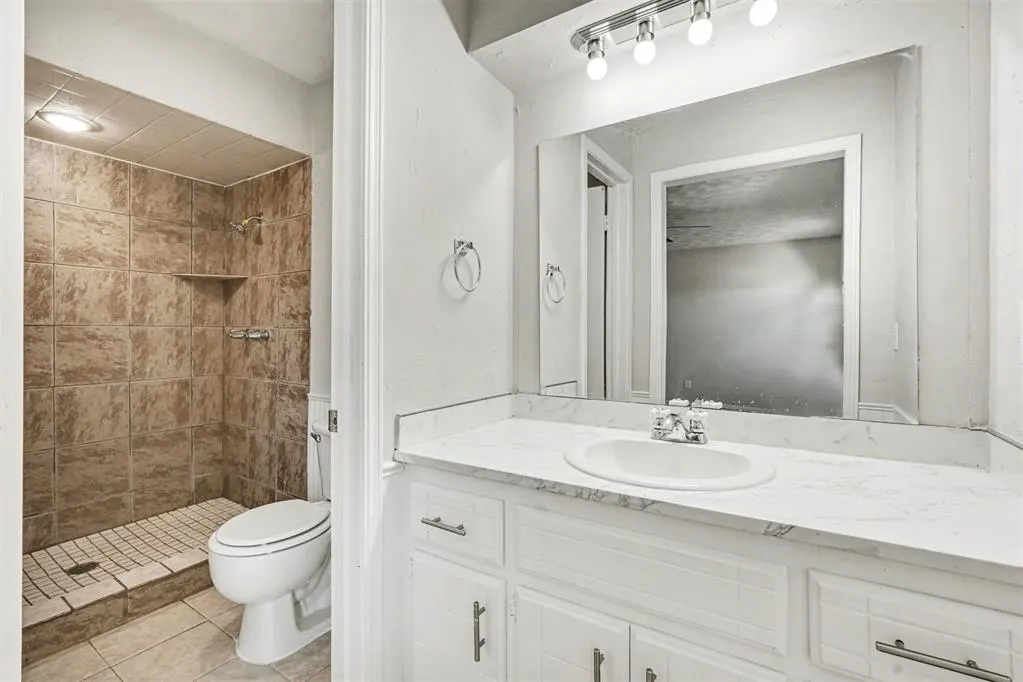 Photo 10 — 1104 NE 5th Street, Moore, OK 73160