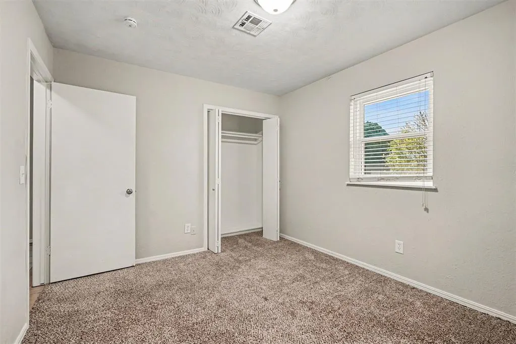 Photo 12 — 1104 NE 5th Street, Moore, OK 73160
