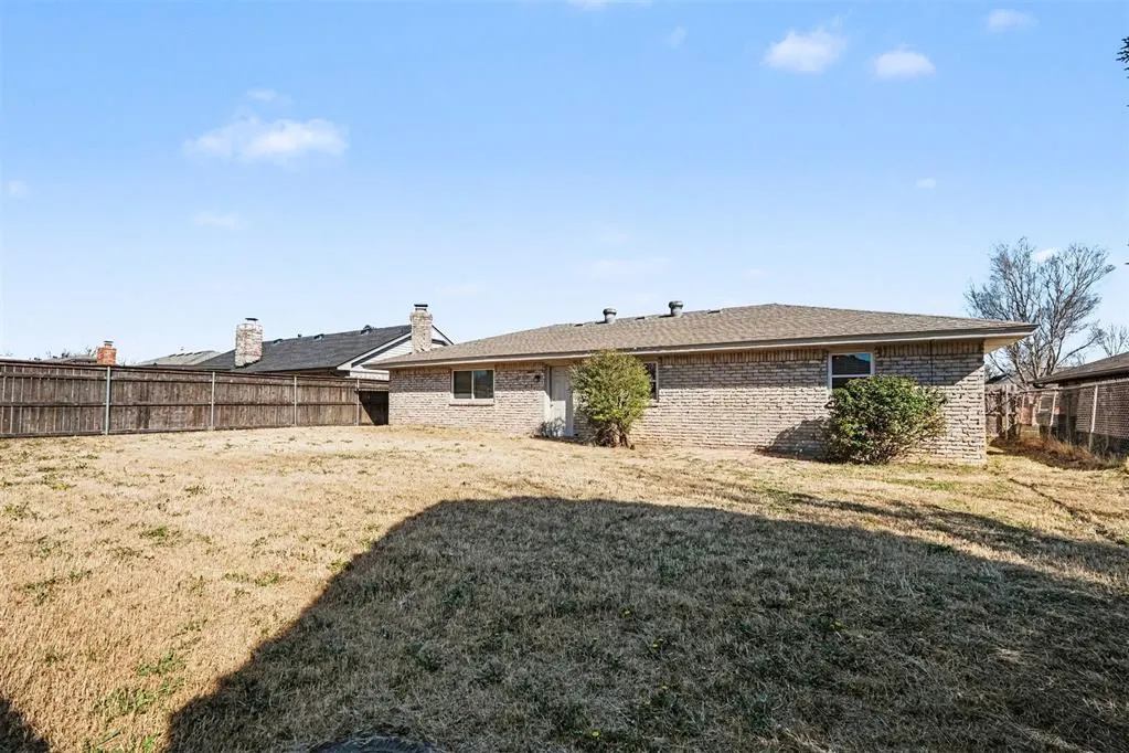 Photo 15 — 1104 NE 5th Street, Moore, OK 73160