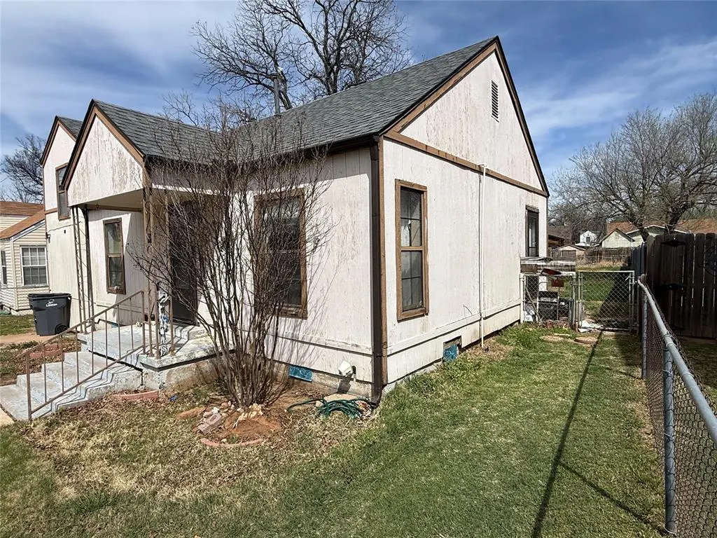 Photo 3 — 1731 NW Ash Avenue, Lawton, OK 73507