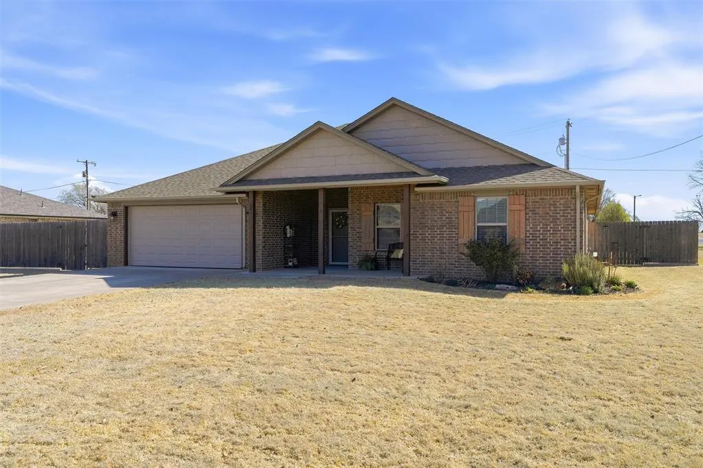 Photo 3 — 301 N 4th Street, Thomas, OK 73669