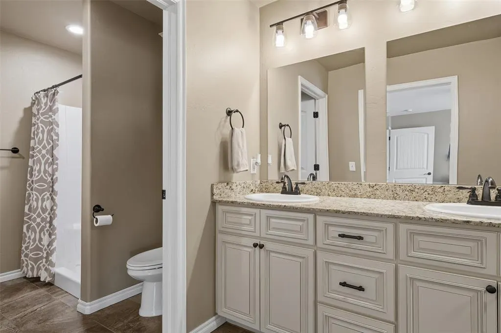 Photo 22 — 301 N 4th Street, Thomas, OK 73669