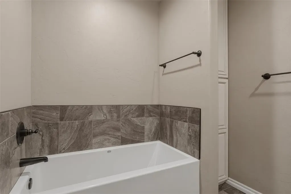 Photo 25 — 301 N 4th Street, Thomas, OK 73669