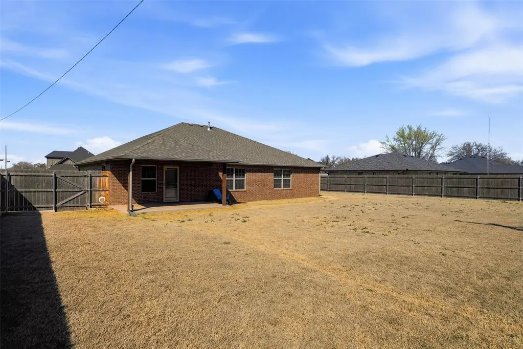 Photo 35 — 301 N 4th Street, Thomas, OK 73669