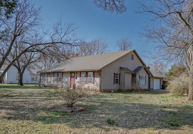 Photo 3 — 802 S 20th Street, Chickasha, OK 73018