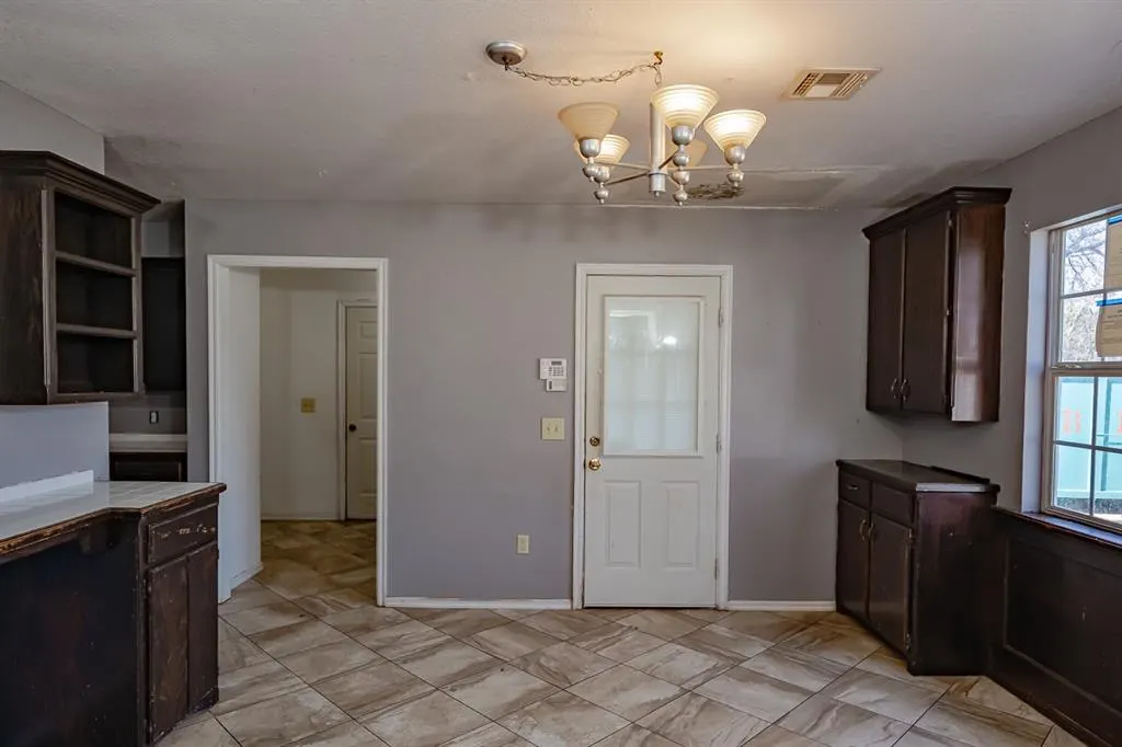 Photo 5 — 802 S 20th Street, Chickasha, OK 73018