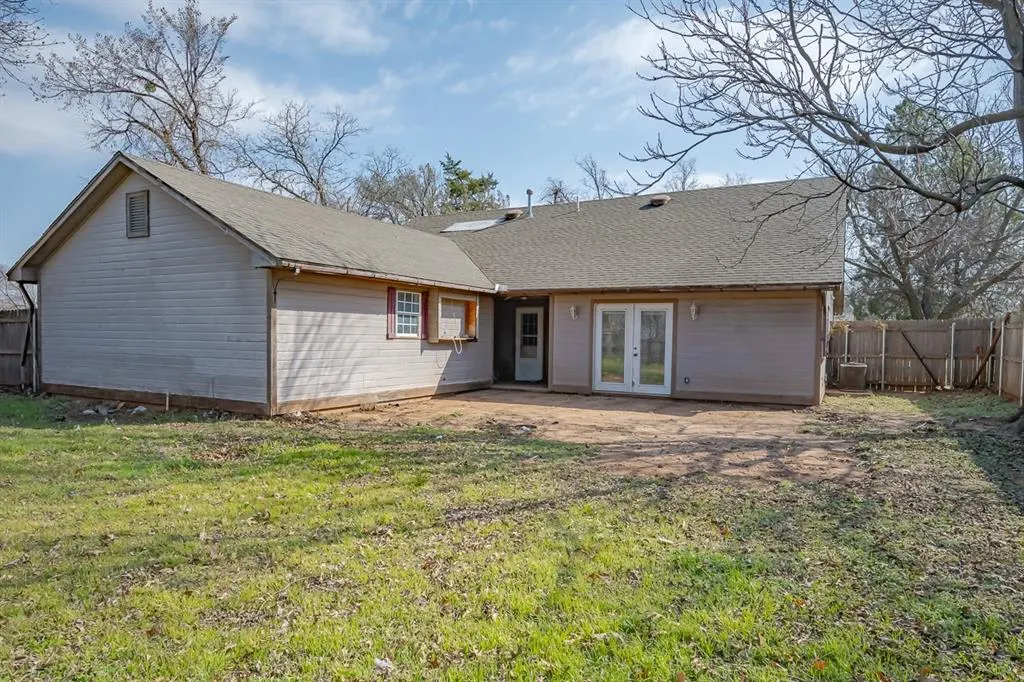 Photo 33 — 802 S 20th Street, Chickasha, OK 73018