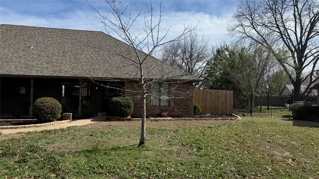 Photo 2 — 1708 Wilshire Drive, Duncan, OK 73533