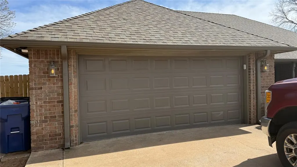Photo 3 — 1708 Wilshire Drive, Duncan, OK 73533