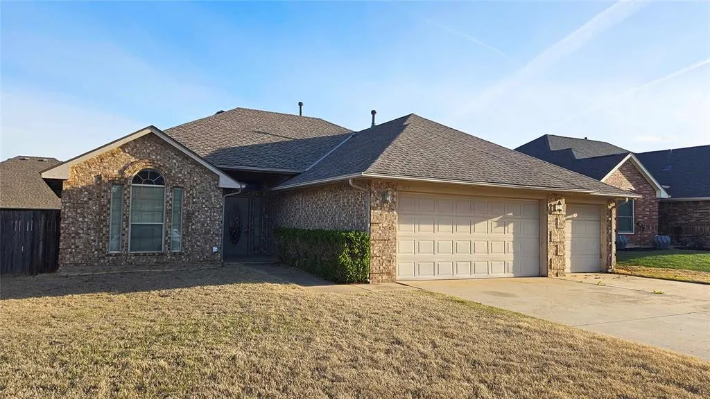 Front exterior — 417 E Plantation Terrace, Mustang, OK 73064