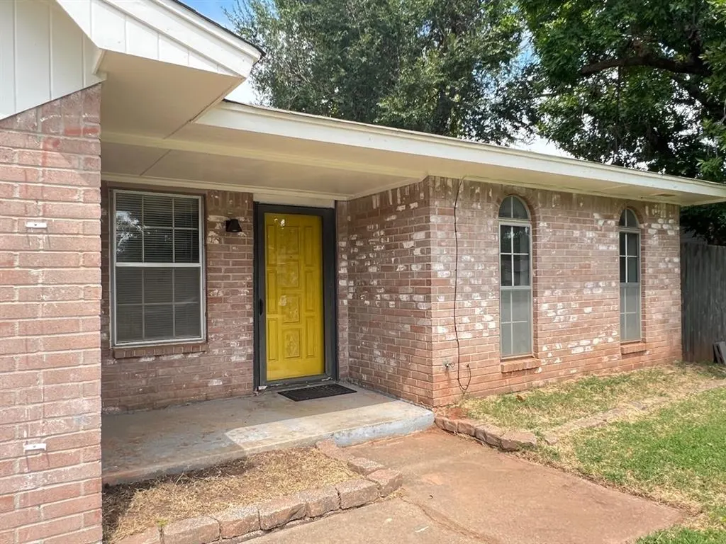 Photo 2 — 417 E Linden Lane, Mustang, OK 73064