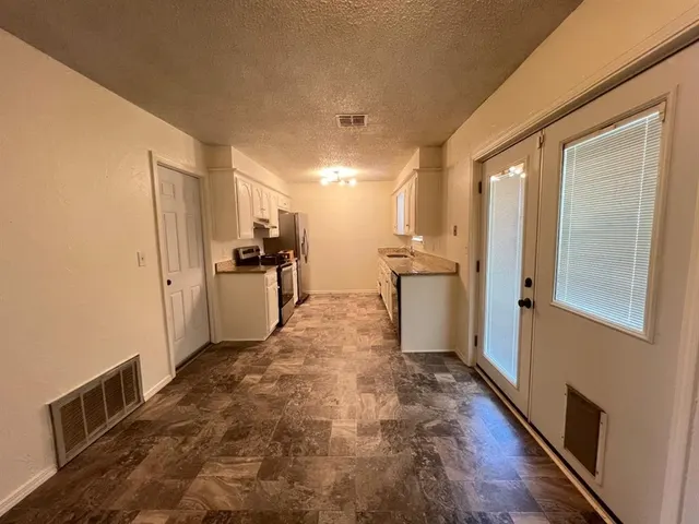 Photo 7 — 417 E Linden Lane, Mustang, OK 73064