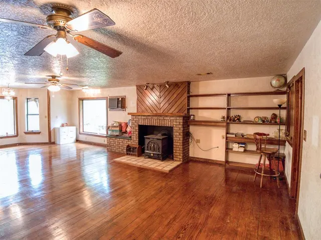 Photo 5 — 2371 Seminole Drive, Sulphur, OK 73086