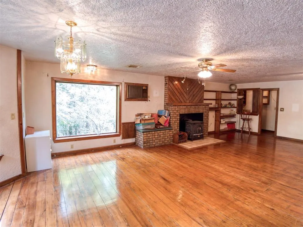 Photo 14 — 2371 Seminole Drive, Sulphur, OK 73086