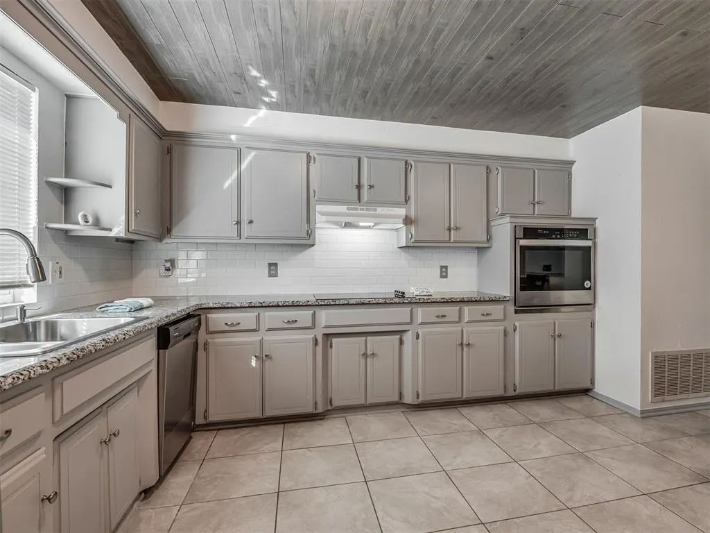 Photo 16 — 8809 NW 82nd Street, Oklahoma City, OK 73132