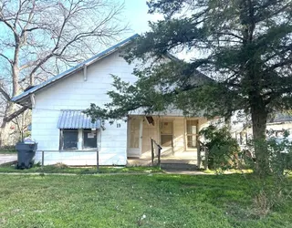 Sold home at 19 NE 7th Avenue