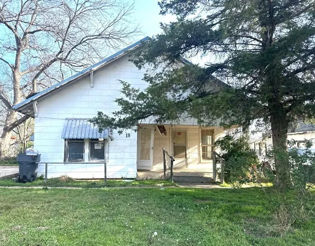 Front exterior — 19 NE 7th Avenue, Ardmore, OK 73401