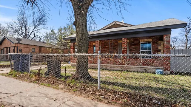 Photo 2 — 4115 S Shields Boulevard, Oklahoma City, OK 73129