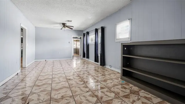 Photo 6 — 4115 S Shields Boulevard, Oklahoma City, OK 73129