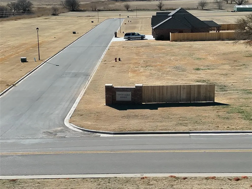 Front exterior — 6 Flintlock Trail, Clinton, OK 73601