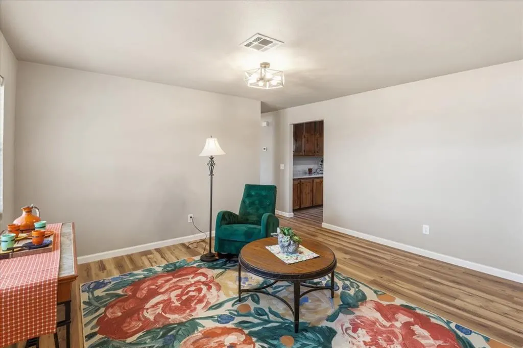 Photo 3 — 705 E Benton Avenue, Sayre, OK 73662