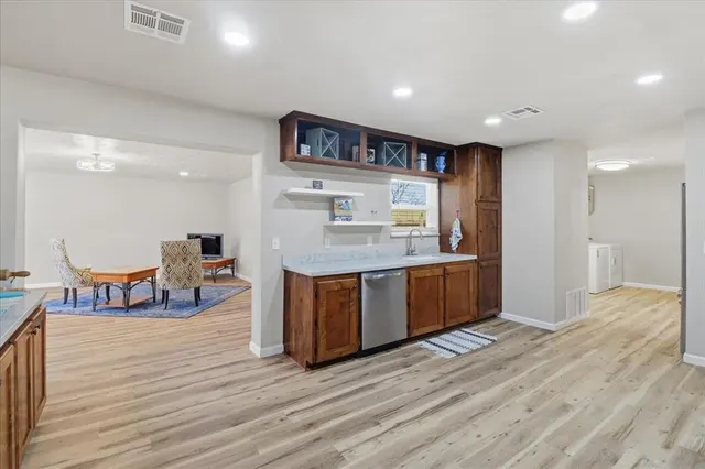 Photo 7 — 705 E Benton Avenue, Sayre, OK 73662