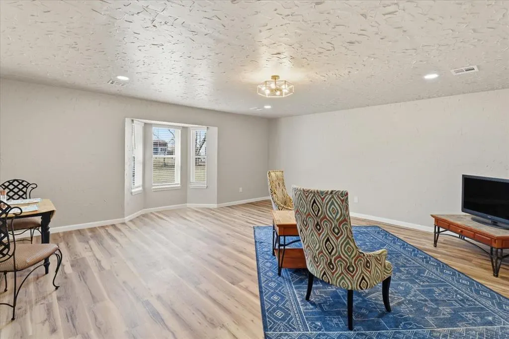 Photo 12 — 705 E Benton Avenue, Sayre, OK 73662