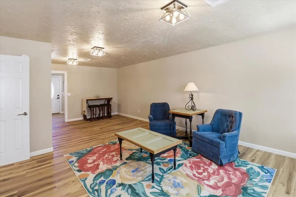Photo 18 — 705 E Benton Avenue, Sayre, OK 73662