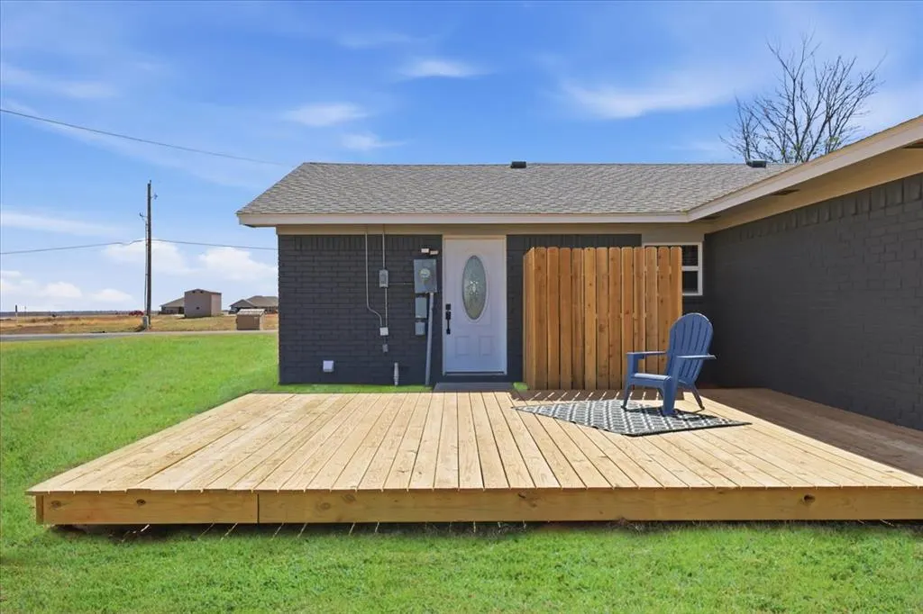 Photo 31 — 705 E Benton Avenue, Sayre, OK 73662