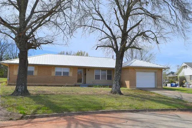 Front exterior — 508 Cottonwood Lane, Tecumseh, OK 74873
