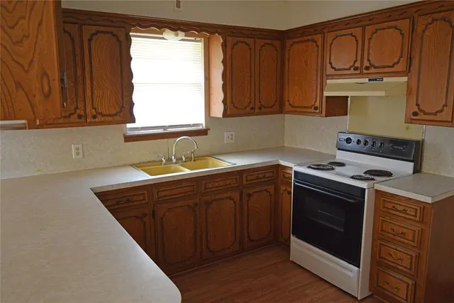 Photo 6 — 508 Cottonwood Lane, Tecumseh, OK 74873