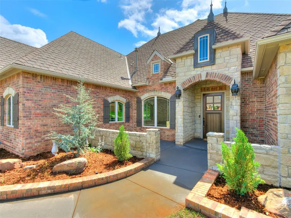 Photo 2 — 4208 Olde Copper Creek, Moore, OK 73160