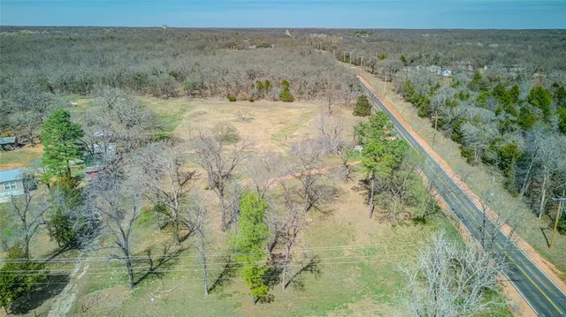 Photo 2 — 2402 NE 168th Avenue, Norman, OK 73026