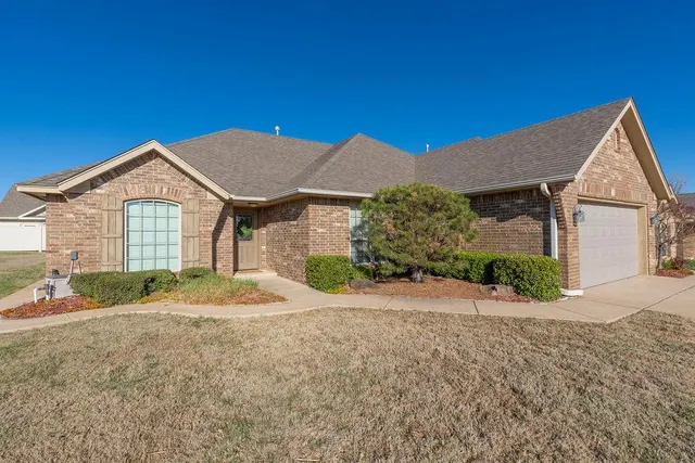 Photo 2 — 2008 Lantana Circle, Shawnee, OK 74804