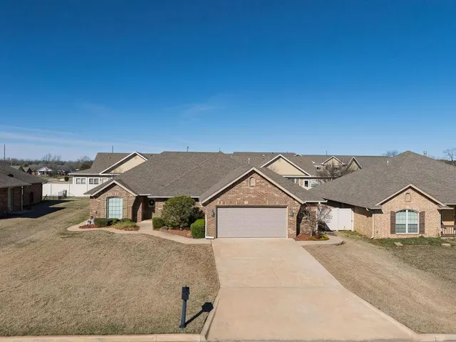 Photo 3 — 2008 Lantana Circle, Shawnee, OK 74804