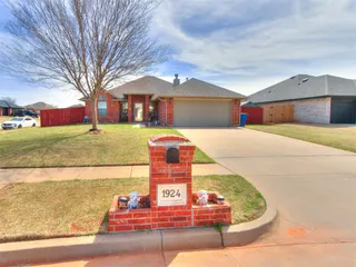 Sold home at 1924 W Flintlock Way