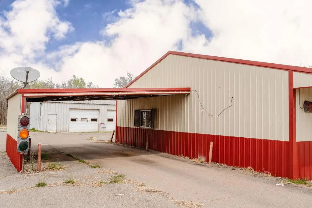 Photo 2 — 313 W Roger Miller Boulevard, Erick, OK 73645